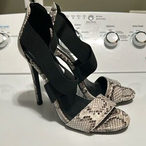Paprika Snake Print 4 1/2 Heels 7M New